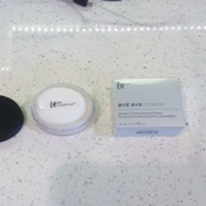 It Cosmetics bye bye pores loose powder
